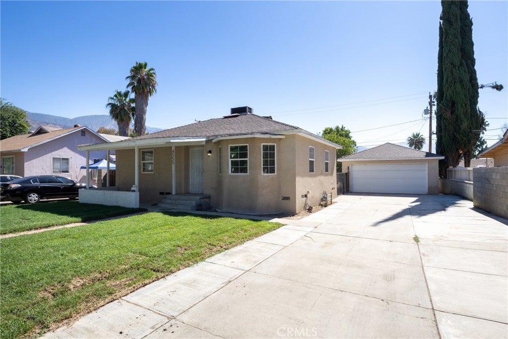 4555 N Stoddard