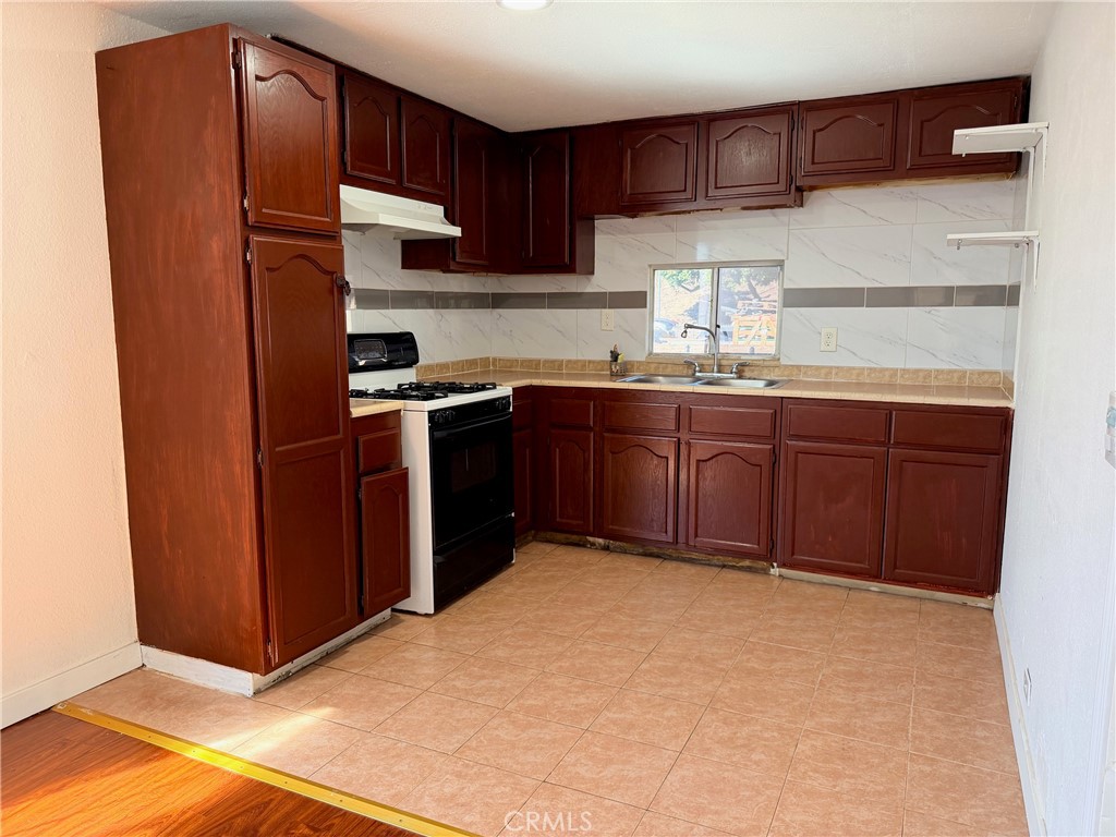 6656 Rosecrans Avenue N10