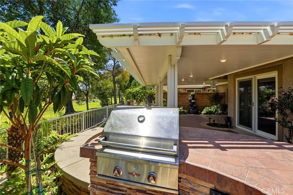 1252 Winged Foot Drive