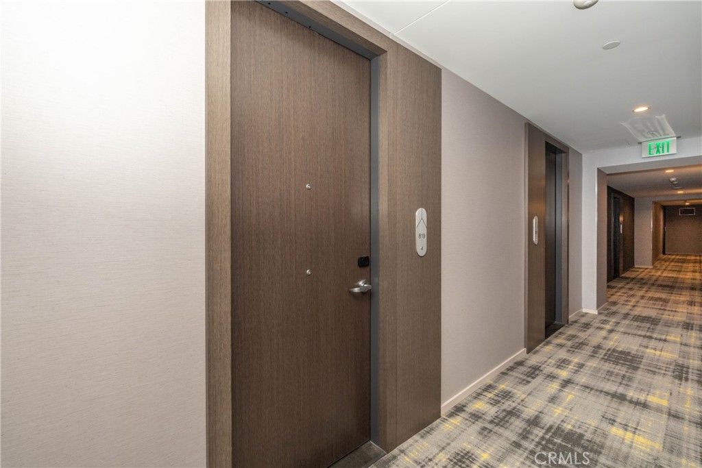 Photo of 877 Francisco Street #819, Los Angeles, CA 90017 (MLS # DW25185060)