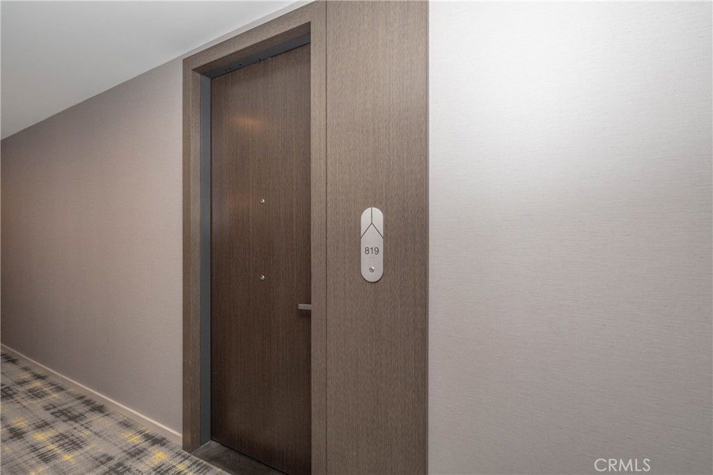 Photo of 877 Francisco Street #819, Los Angeles, CA 90017 (MLS # DW25185060)