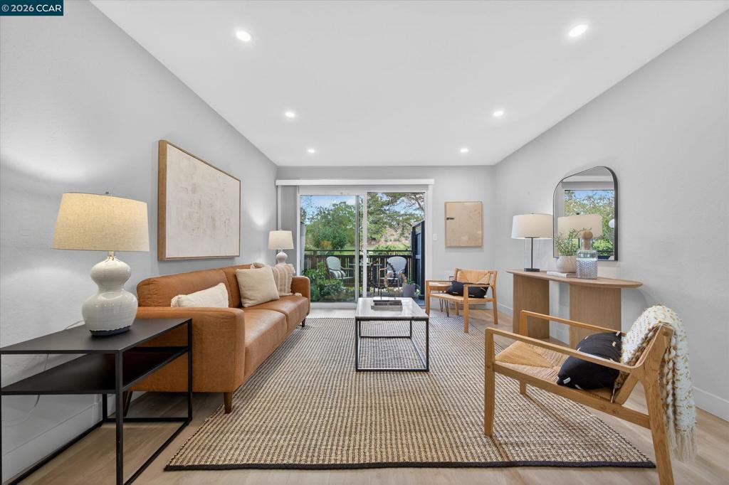 1445 Marchbanks Dr Dr 2, Walnut Creek CA 94598