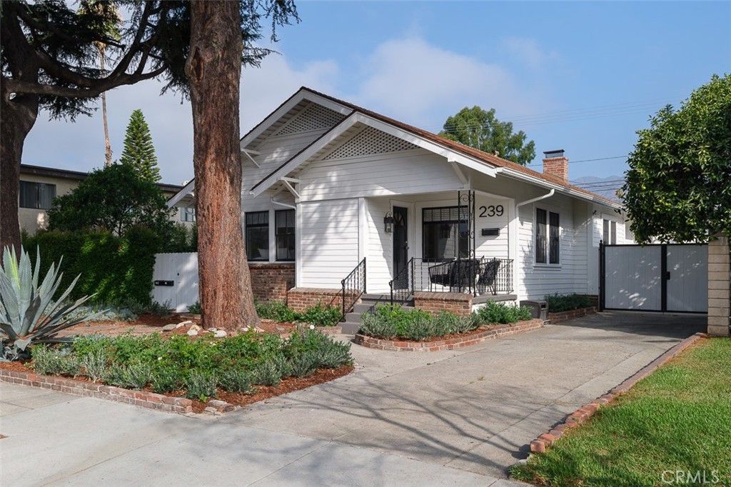 Photo of 239 W Palm Ave, Monrovia, CA 91016 (MLS # AR25244561)