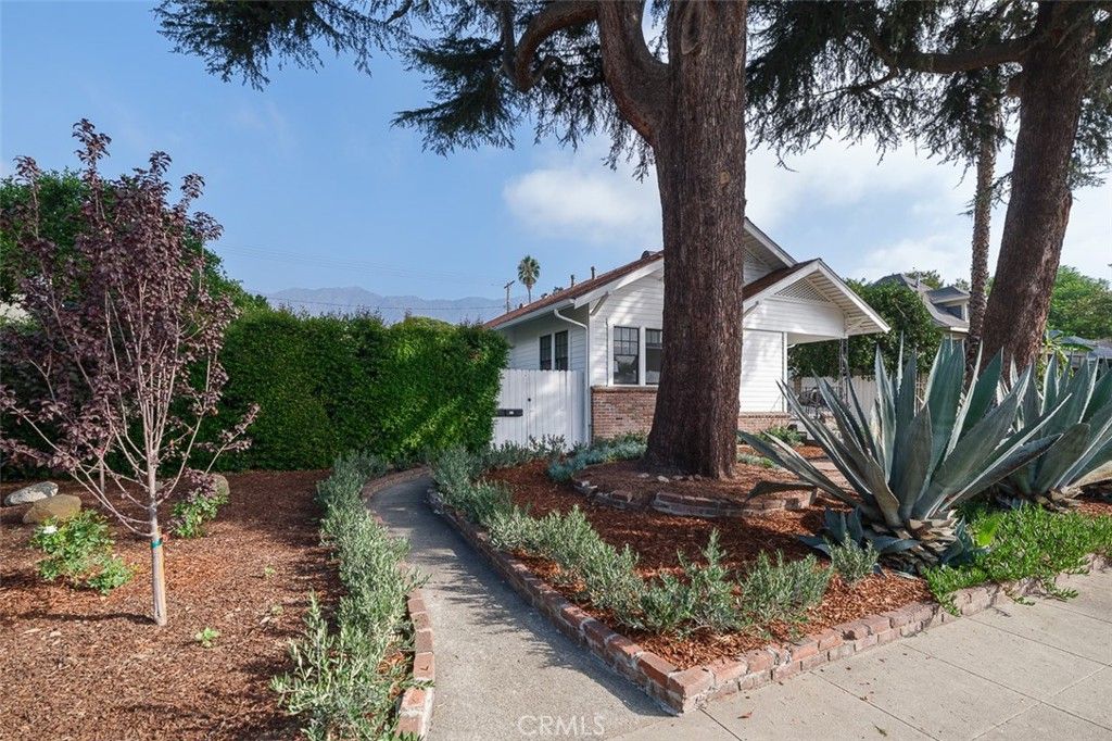 Photo of 239 W Palm Ave, Monrovia, CA 91016 (MLS # AR25244561)