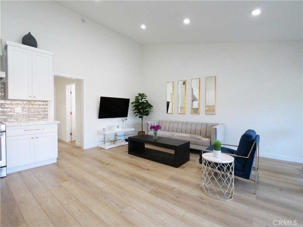 822 Camino Real #202