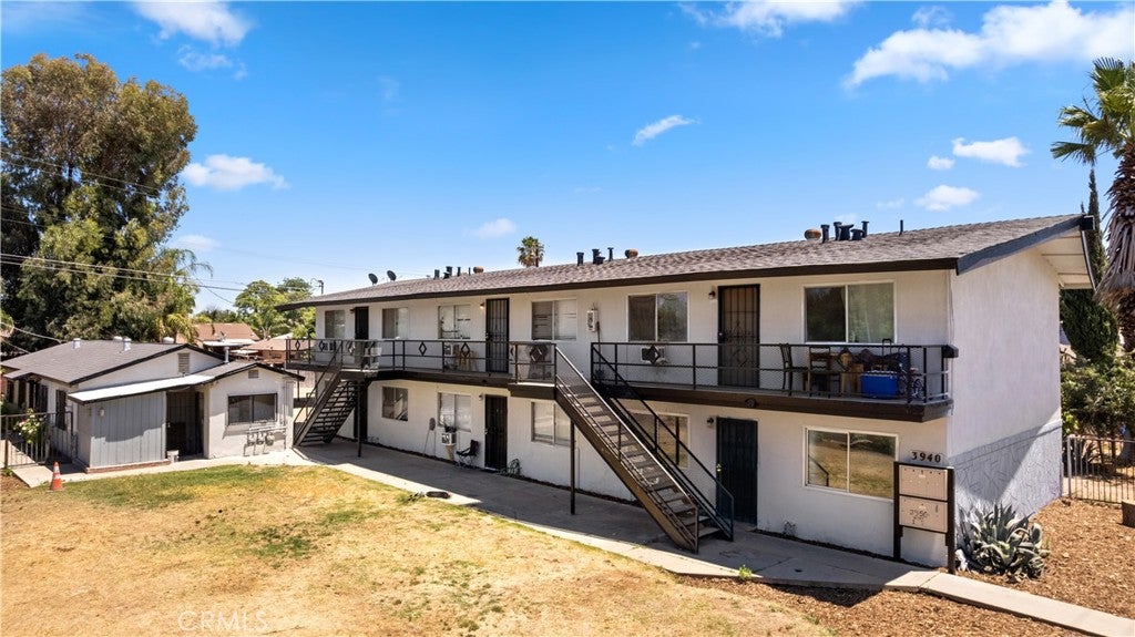 3940 E Burns