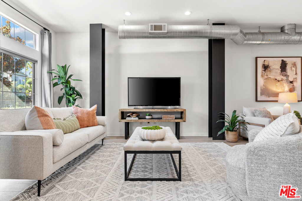 5350 Playa Vista Drive 14