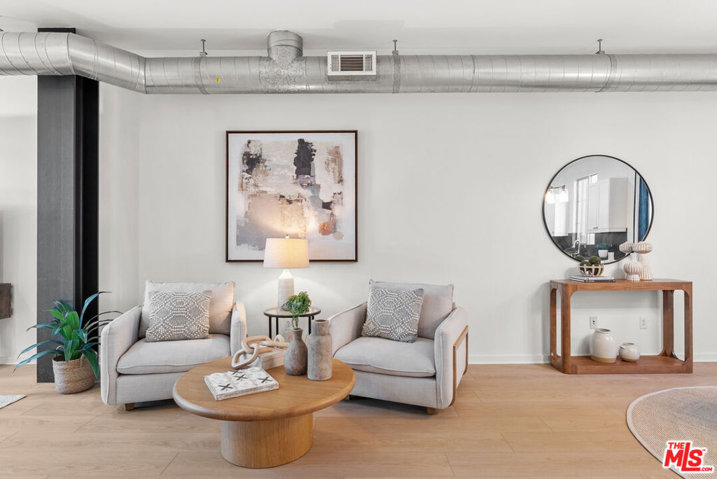 5350 Playa Vista Drive 14