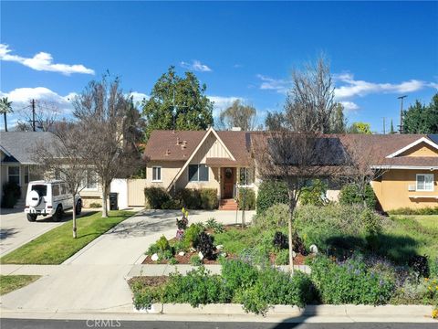 Photo of 18915 Liggett St, Northridge, CA 91324 (MLS # SR26031734)