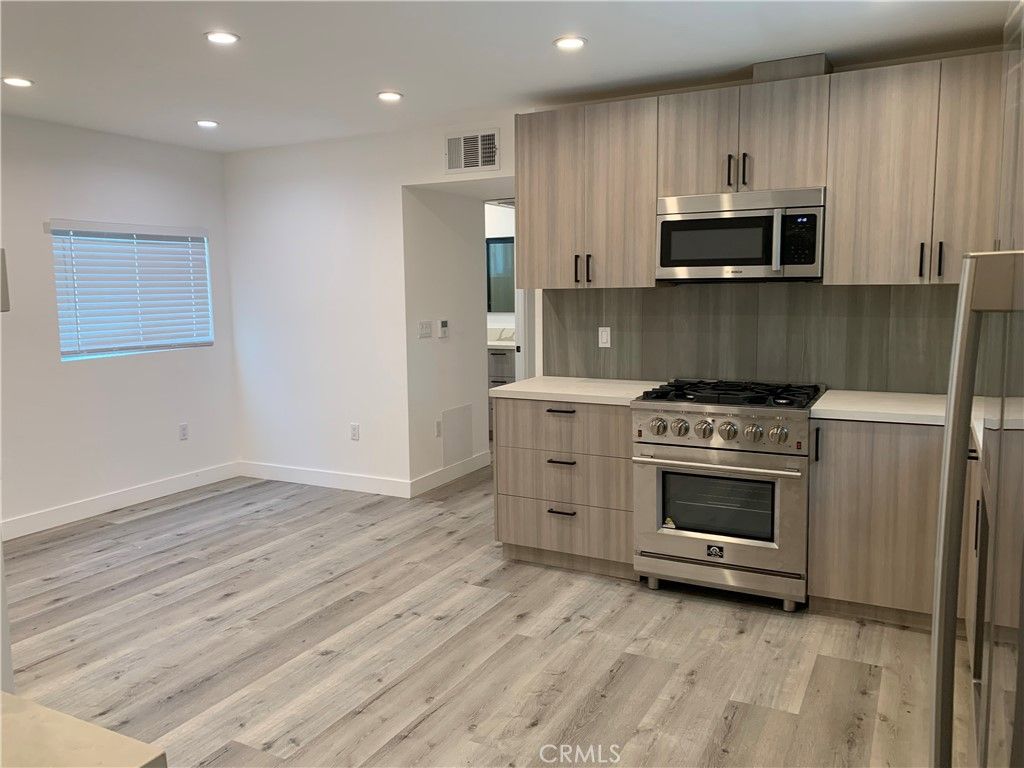 Photo of 11565 Iowa Avenue, Los Angeles, CA 90025 (MLS # SR25114722)