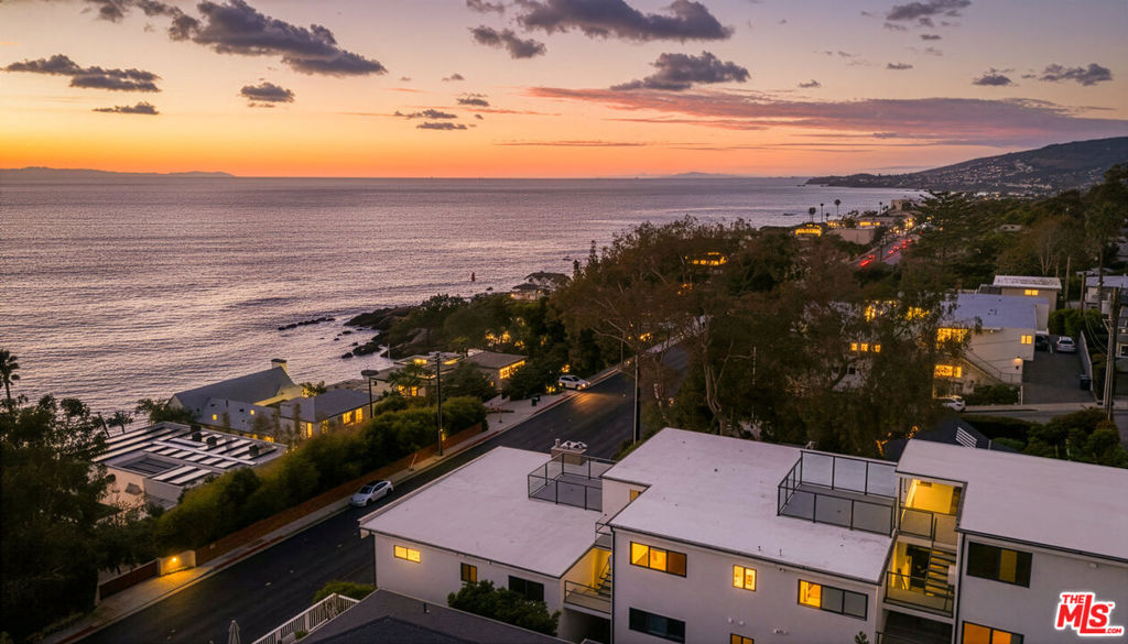 2442 S Coast Highway 5