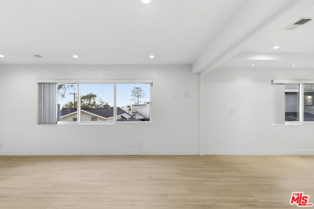 2442 S Coast Highway 5