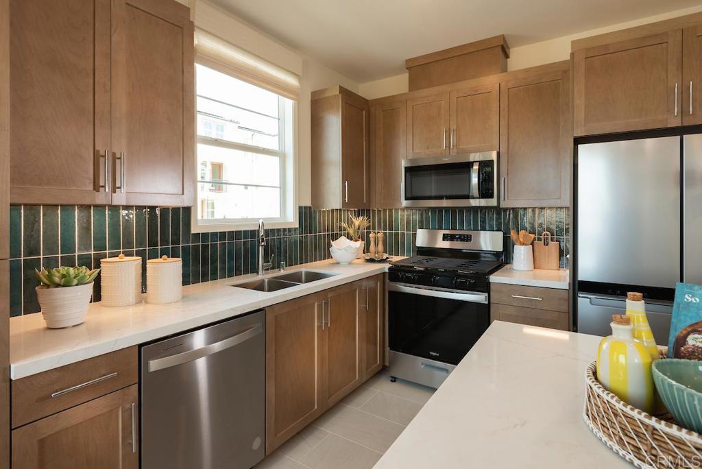 515 Avenida Centro 105