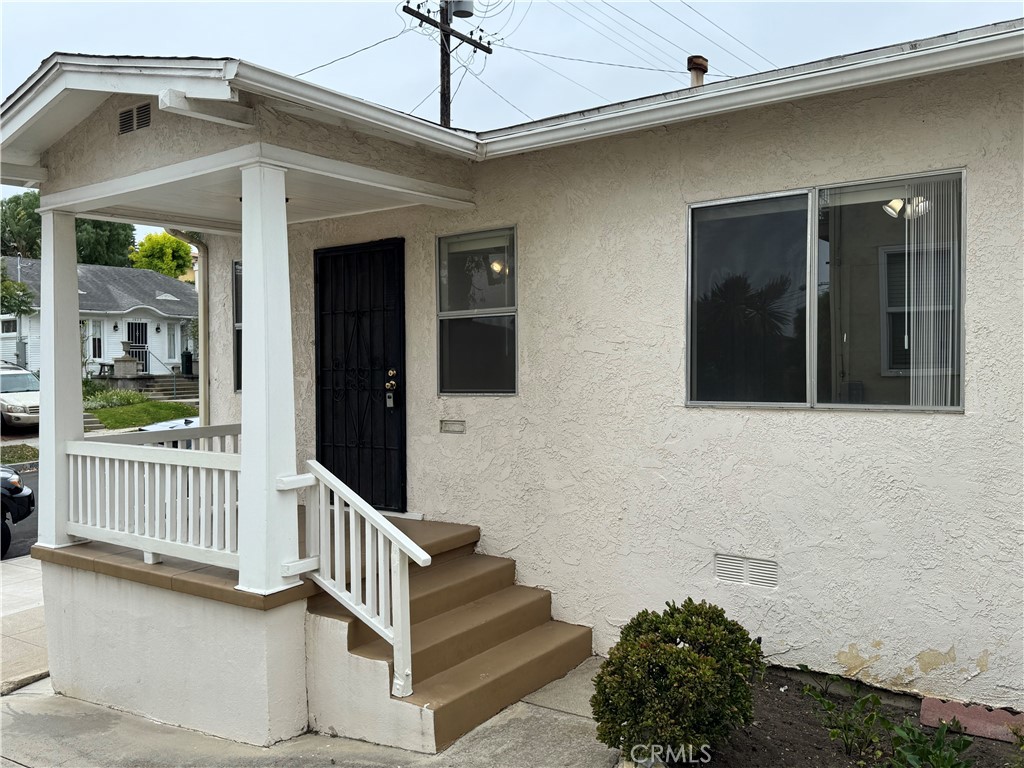 1064 W 18th Street