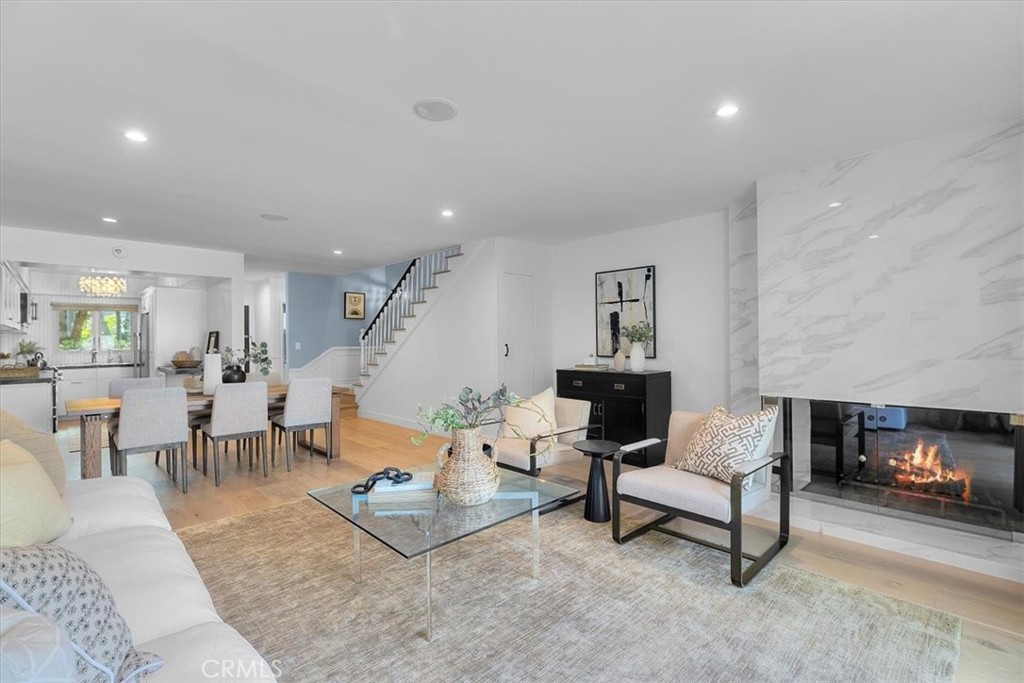 Properties 3 255 S Barrington Avenue D6