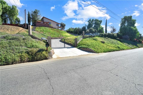 Tiny photo for 4515 Tomlinson AVE, Riverside, CA 92503 (MLS # IG26232392)