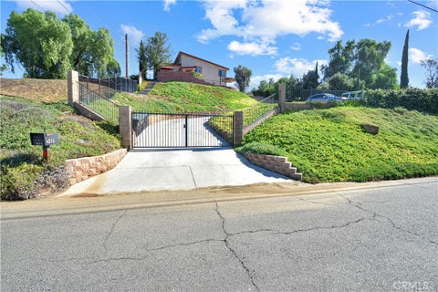 Tiny photo for 4515 Tomlinson AVE, Riverside, CA 92503 (MLS # IG26232392)