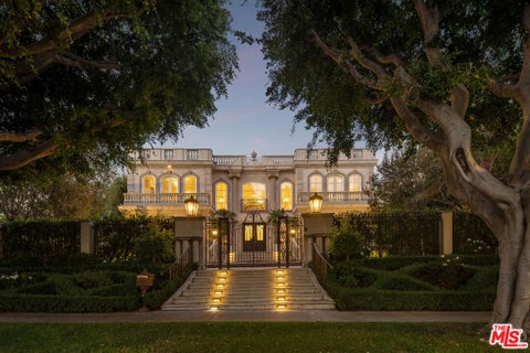 Photo of 628 N Rodeo Drive, Beverly Hills, CA 90210 (MLS # 26999277)