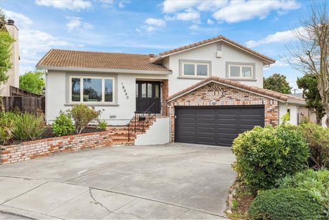 Photo of 18840 18840 Cameo Ct Ct, Castro Valley, CA 94546 (MLS # 41123555)