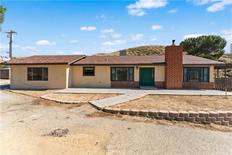 Photo of 9715 Northside DR, Leona Valley, CA 93551 (MLS # SR26128848)