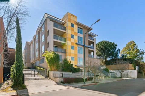 Photo of 1727 1727 Lacassie Ave Ave #4B, Walnut Creek, CA 94596 (MLS # 41125452)