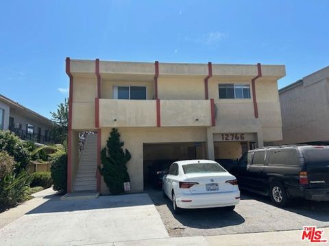 Photo of 12766 Pacific Avenue #3, Los Angeles, CA 90066 (MLS # 26647817)