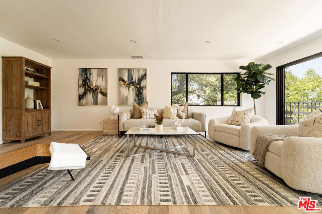 Photo of 11587 Sunshine Terrace, Studio City, CA 91604 (MLS # 25542047)