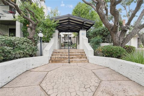 Photo of 437 E Palm Ave #308, Burbank, CA 91501 (MLS # BB26003191)