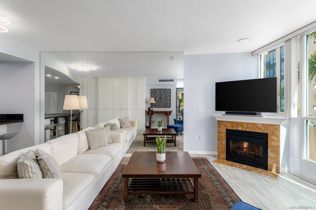 555 Front St 303