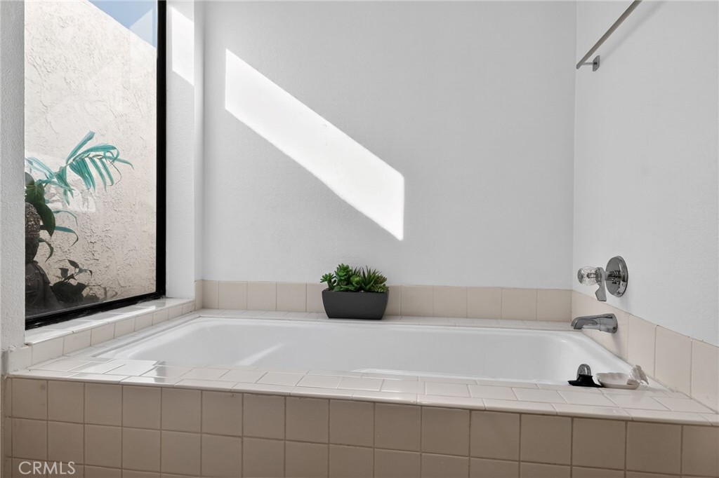 St. Tropez Villas (33252) - Residential