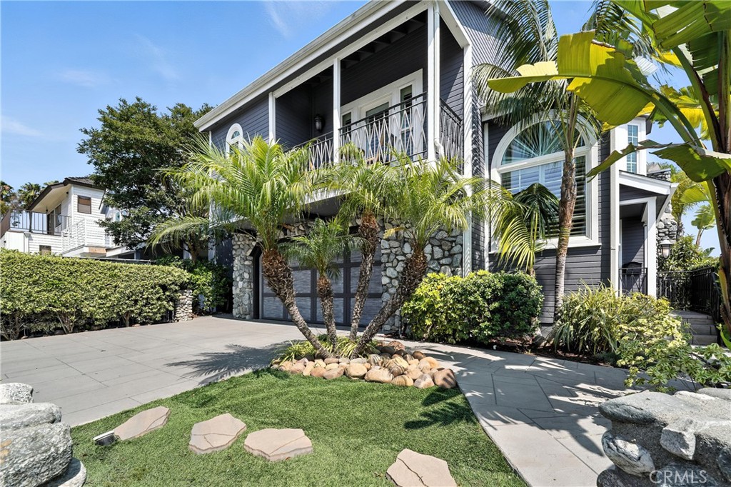 370 Bayside Drive N