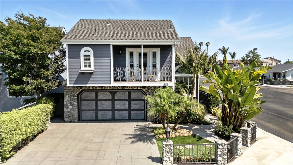 370 Bayside Drive N