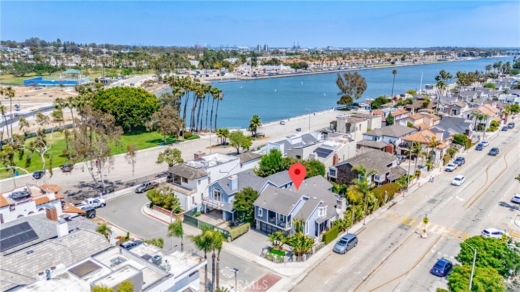 370 Bayside Drive N