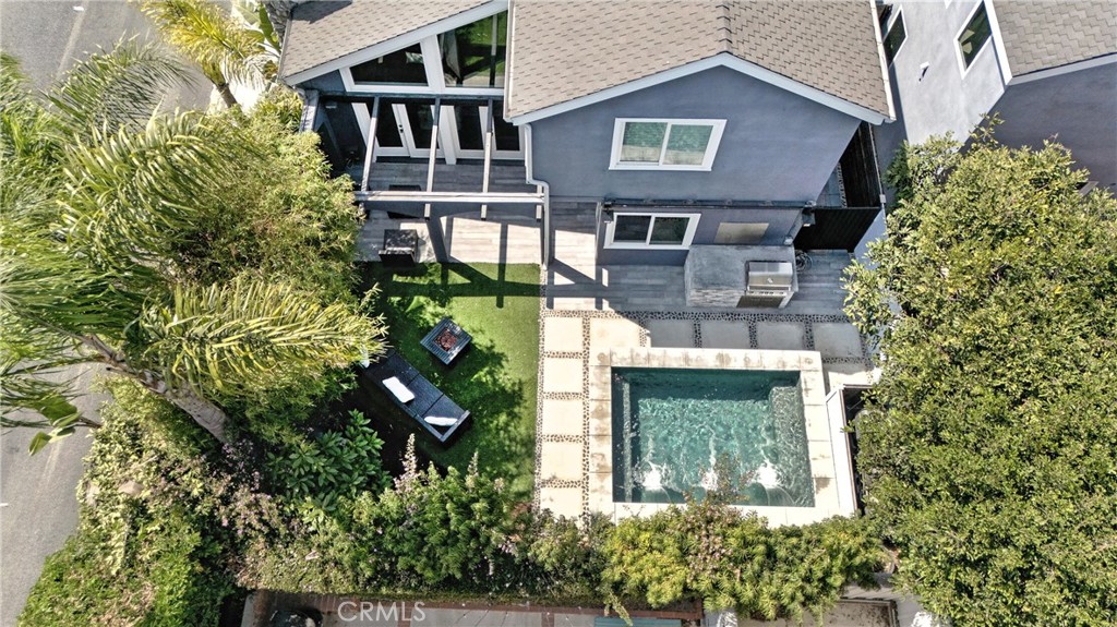 370 Bayside Drive N