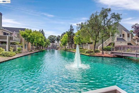 Photo of 150 Reflections Drive Dr #13, San Ramon, CA 94583 (MLS # 41128350)