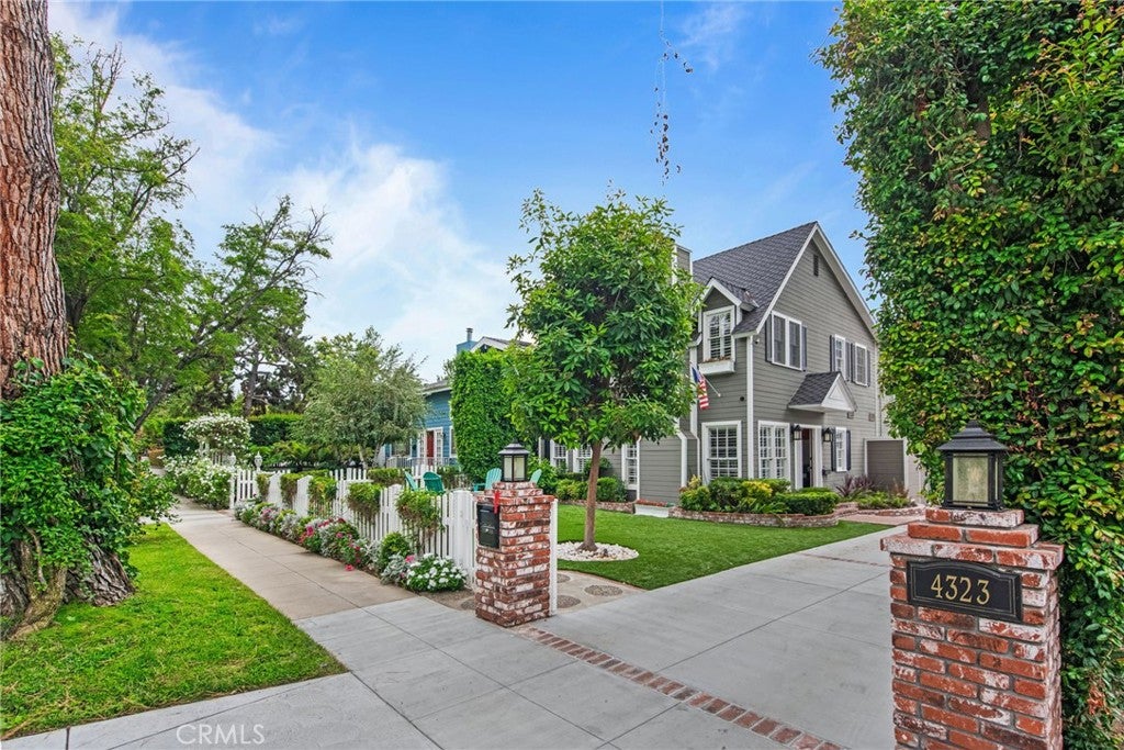 4323 Laurelgrove Avenue