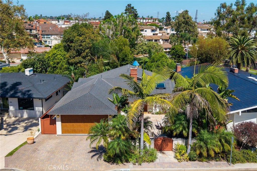 Photo of 148 Vista Del Parque, Redondo Beach, CA 90277 (MLS # SB26213233)