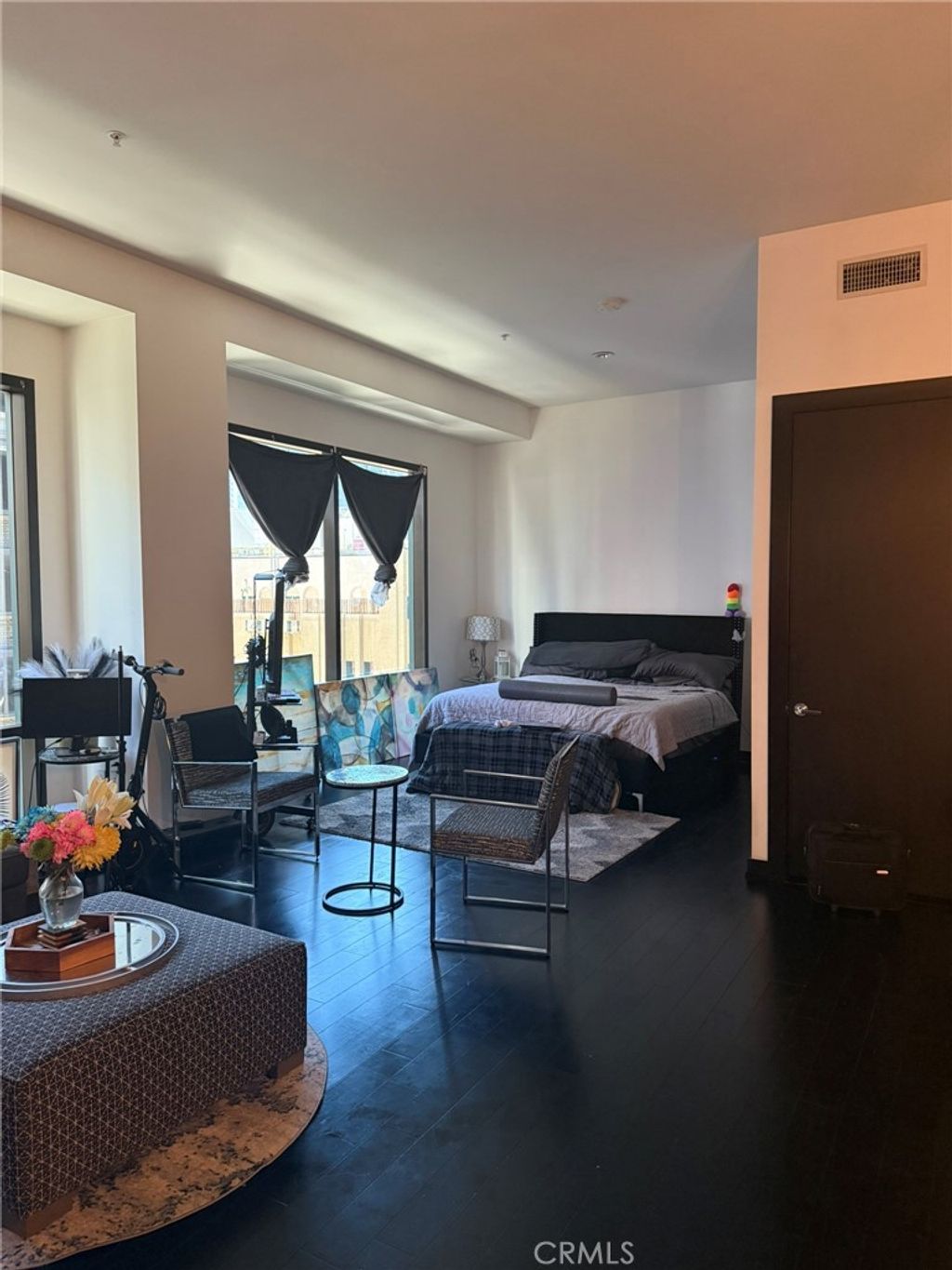 Photo of 655 S Hope Street #902, Los Angeles, CA 90017 (MLS # DW25192079)