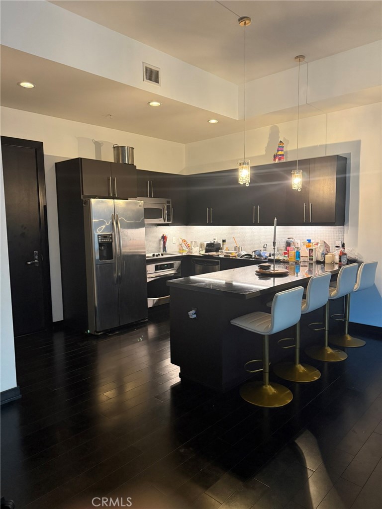 GREAT OPPURTUNITY TO OWN THIS BEAUTIFUL DTLA CONDO. SHORT SALE SUBJECT TO LIEN HOLDERS' APPROVAL.