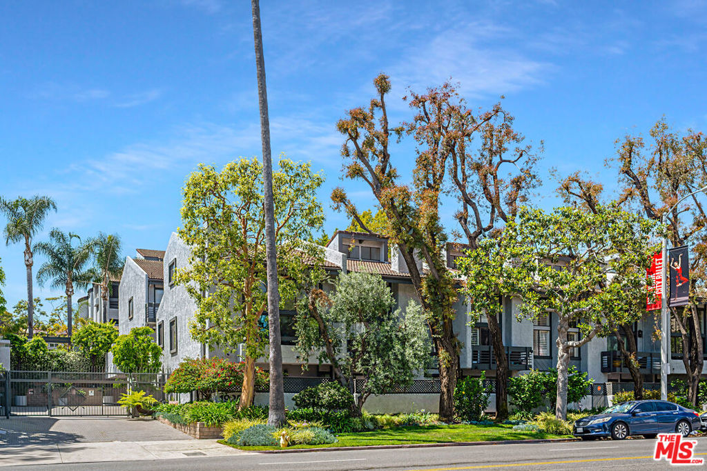 1925 S Beverly Glen Boulevard 40