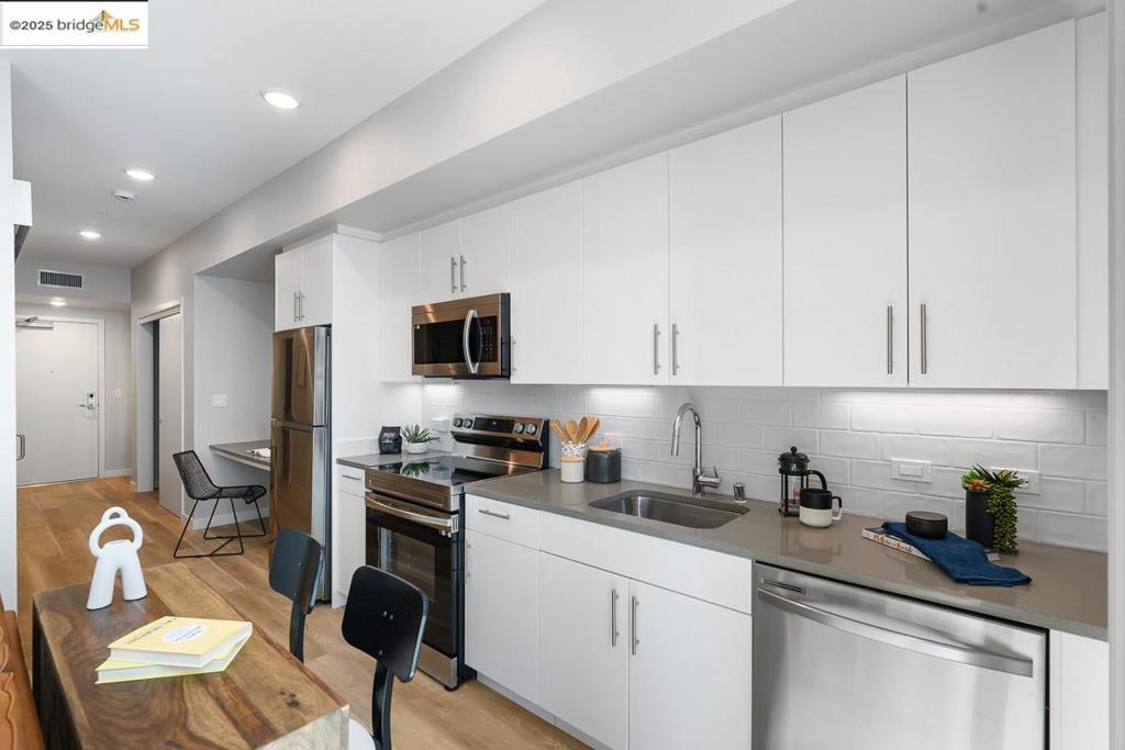 WEST OAKLAND - Residential