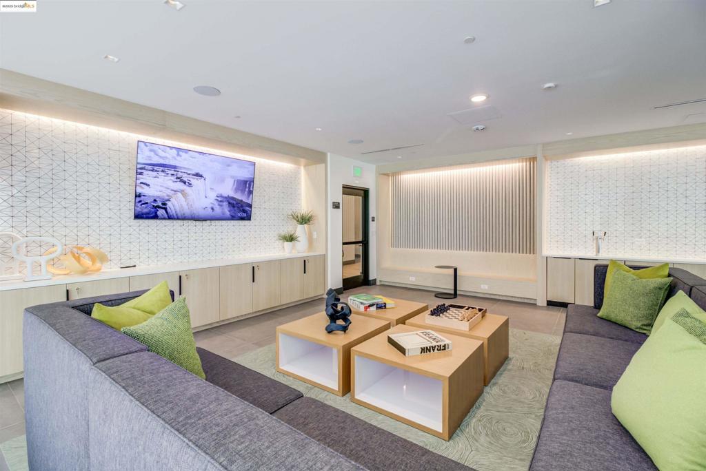 WEST OAKLAND - Residential