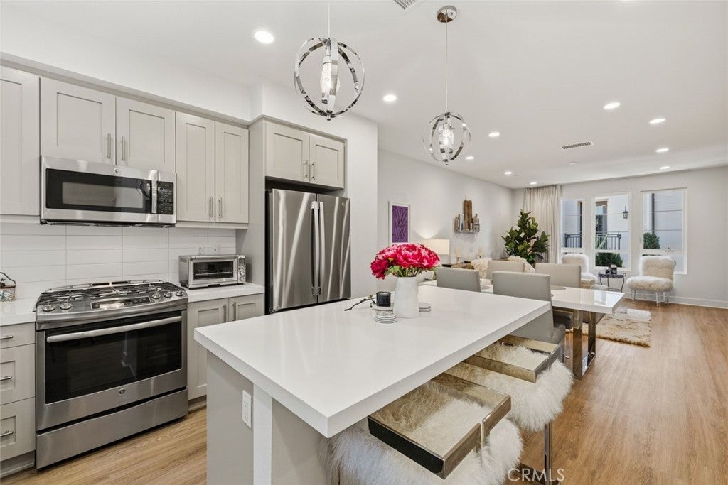 10738 Bloomfield