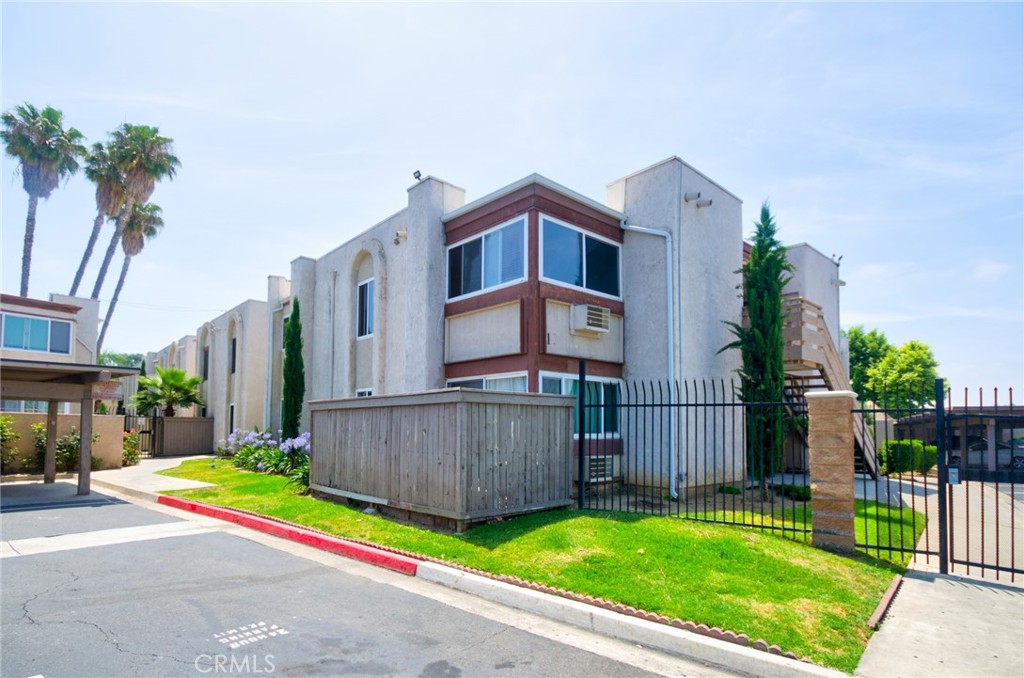 Cinnamon Tree Condominiums (CNTC) - Residential