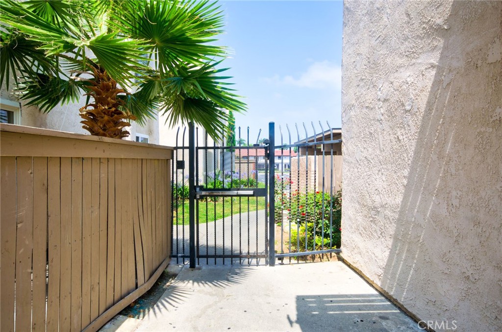 Cinnamon Tree Condominiums (CNTC) - Residential