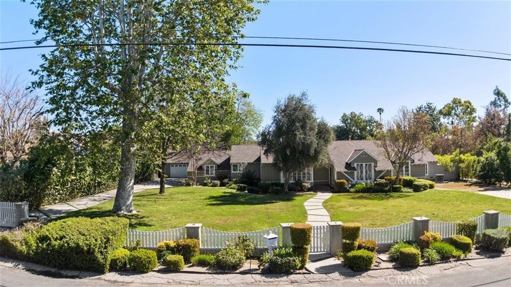 8756 Encino Avenue, Sherwood Forest CA 91325