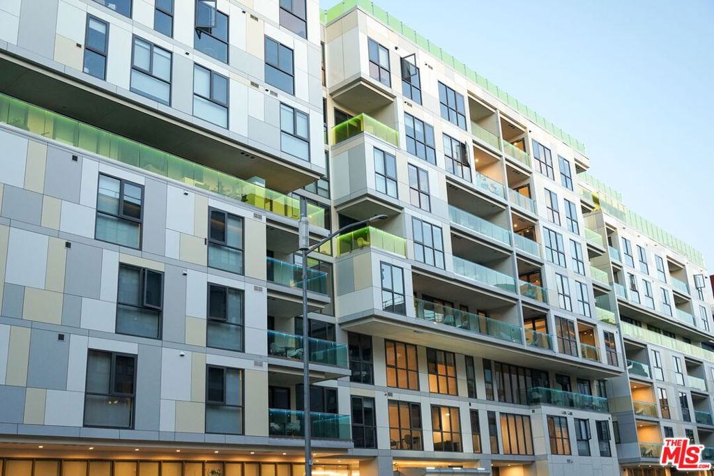 This beautiful 1BD/1BA apartment-home is available from 10.08.25 but may be pre-leased immediately. Discover elevated urban living in this beautifully crafted 1BD/1BA apartment home, where contemporary design meets the vibrant energy of downtown Glendale. Featuring sophisticated modern finishes, a fully equipped kitchen, and comfortable, open-concept living spaces, this home is ready for you to move in and start living with ease. Enjoy the convenience of in-unit laundry with a full-size washer and dryer, adding to your everyday comfort.As a resident, you'll also have access to an exceptional lineup of amenities, including a rooftop pool and spa, state-of-the-art fitness center, all designed to inspire connection, wellness, and lifestyle. Ideally located just blocks from the Americana at Brand, you'll have instant access to some of the city's best shopping, dining, and entertainment options. Live where style, convenience, and community come together. Your next chapter starts here. Photos may consist of similar model units and virtually staged renderings.