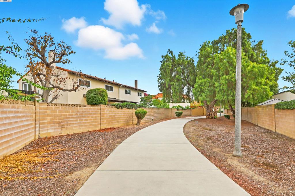 LOS ARBOLES - Residential