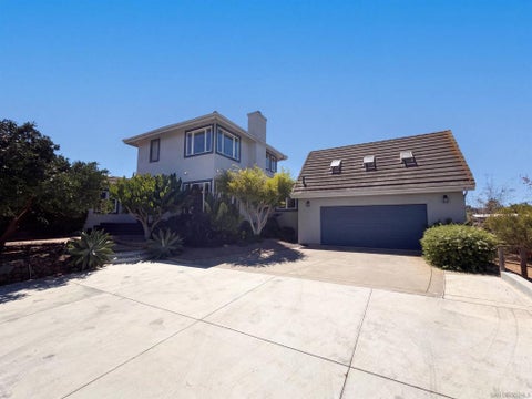 Photo of 1596 Aldorado DR, Vista, CA 92084 (MLS # 260023141SD)