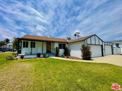 Photo of 6031 Will Rogers Street, Los Angeles, CA 90045 (MLS # 26853757)